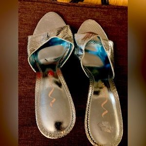 Nina Sandals Shiny Snake Light Blue Vallay  Leather Heels SZ 7 1/2 New